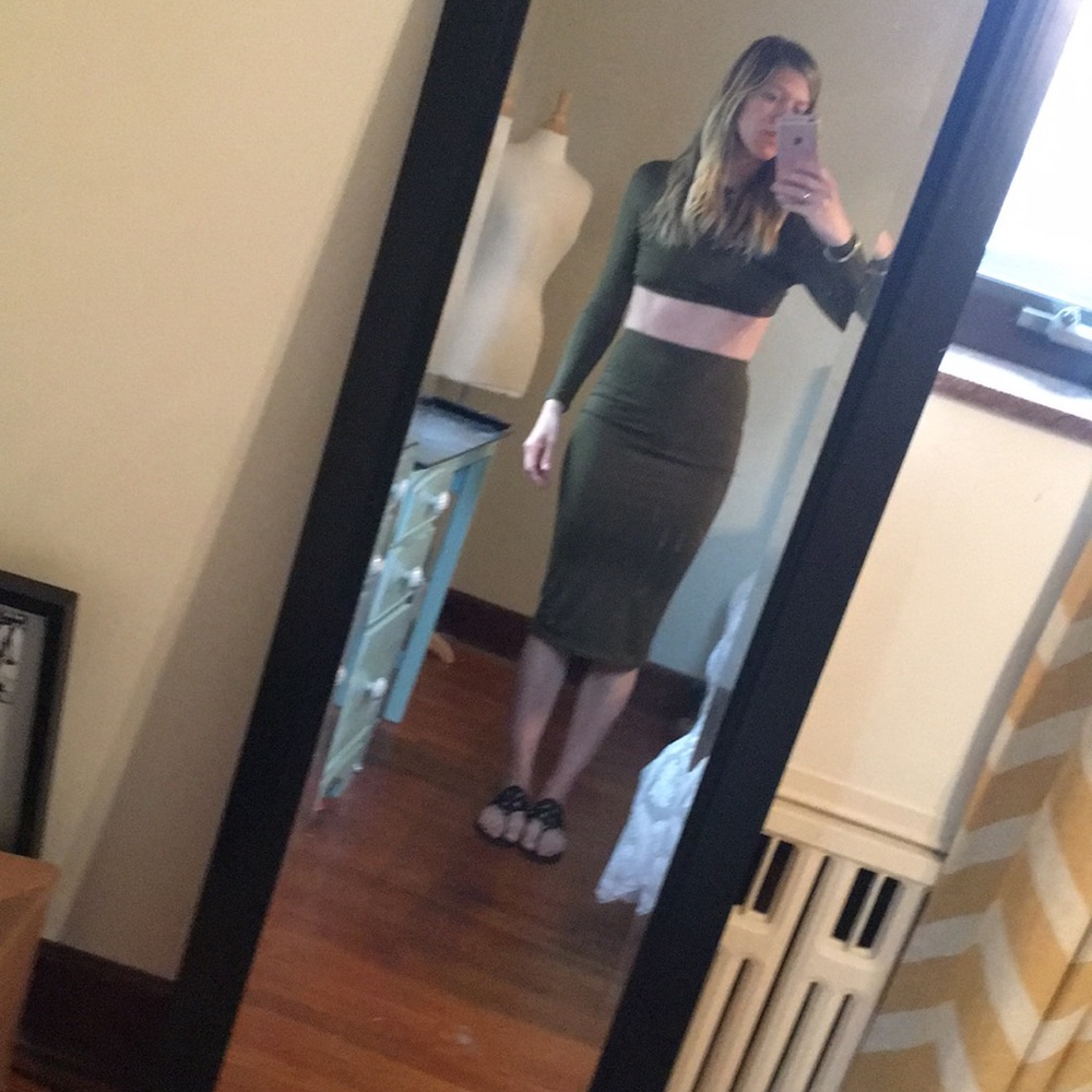 Two piece pencil skirt and cropped top - Picture 5 of 6